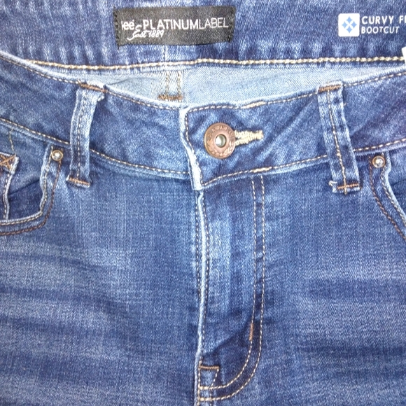 Like New LEE'S Platinum Label Curvy Fit Bootcut/Flare Jeans - Picture 3 of 16